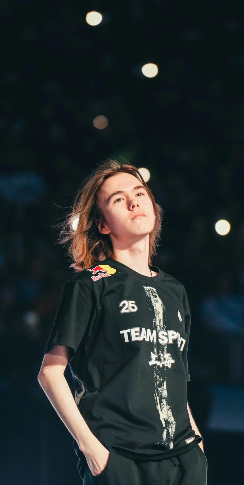 举报者： FunPlus Phoenix 中路选手 Care ，打野想找 naiyou 或 Monki ，上路选手想要 sheer