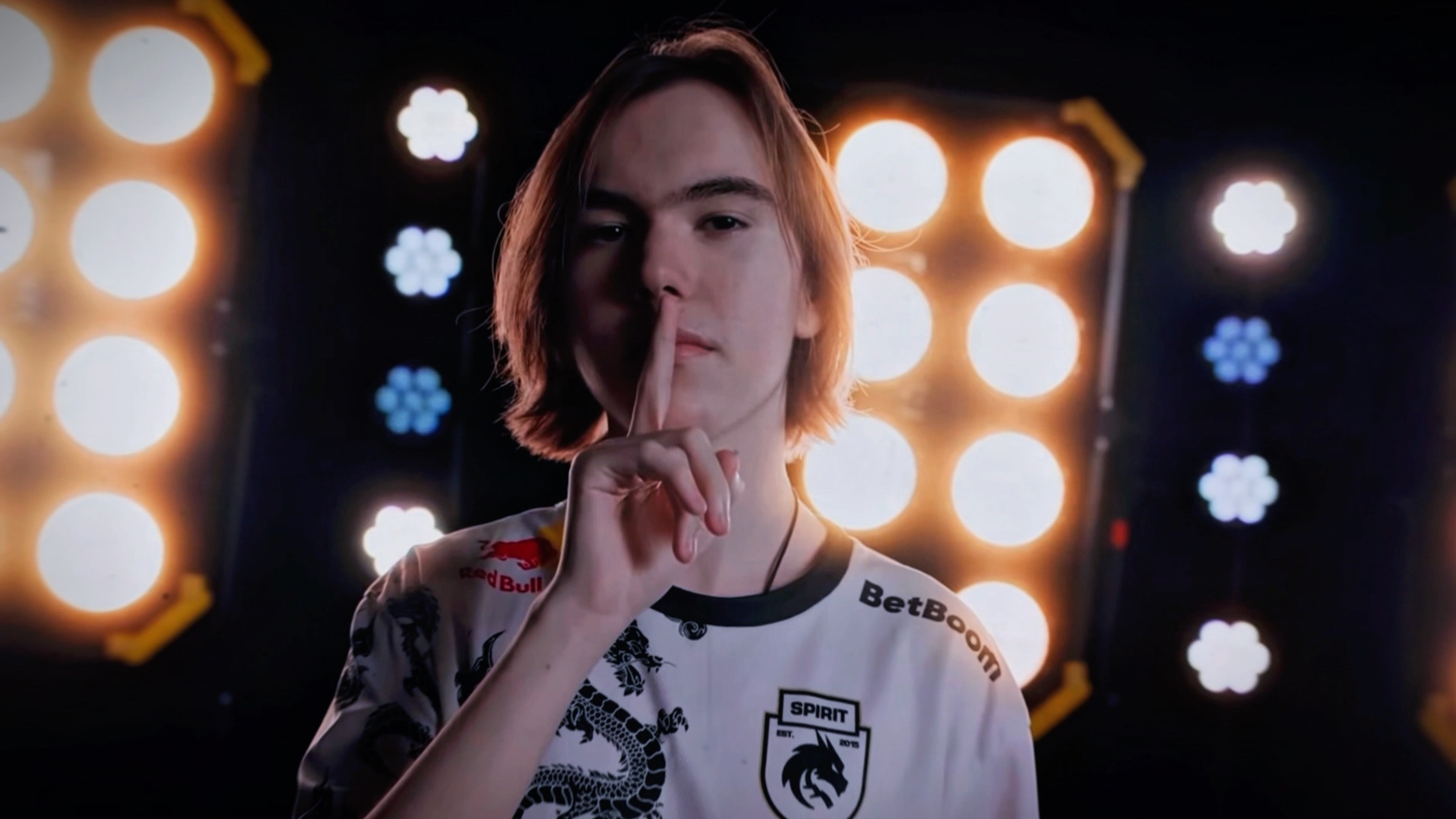 Zeus 生日快乐🎂 Hanwha Life Esports 官方： 让我们一起庆祝 Zeus 的生日